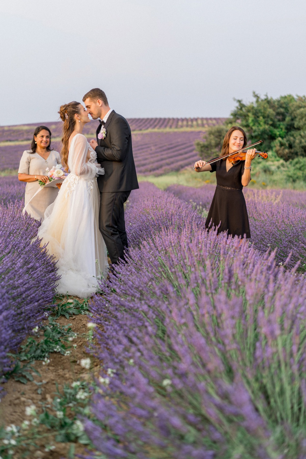 a-love-story-to-remember-purple-elopement-at-the-lavender-fields-of-provence-40