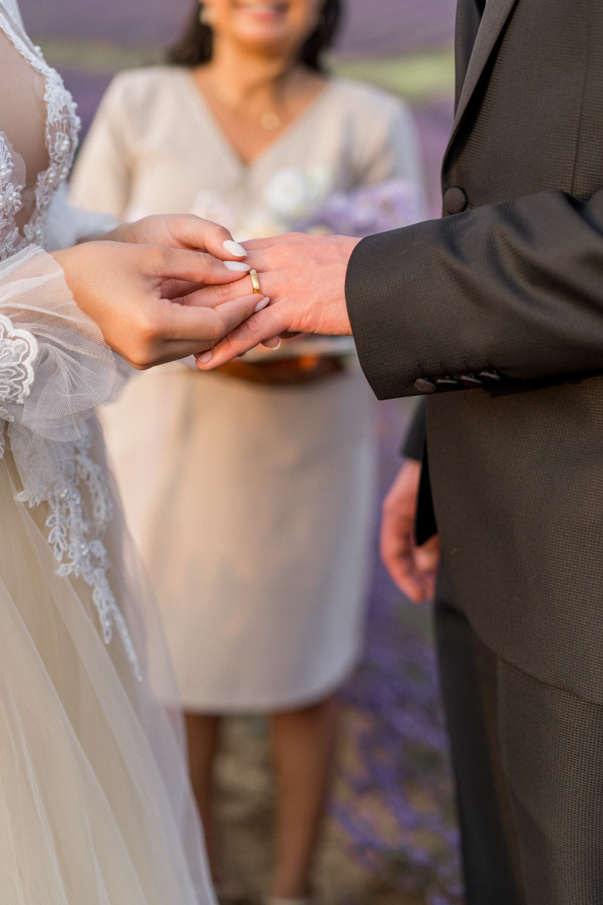 a-love-story-to-remember-purple-elopement-at-the-lavender-fields-of-provence-43