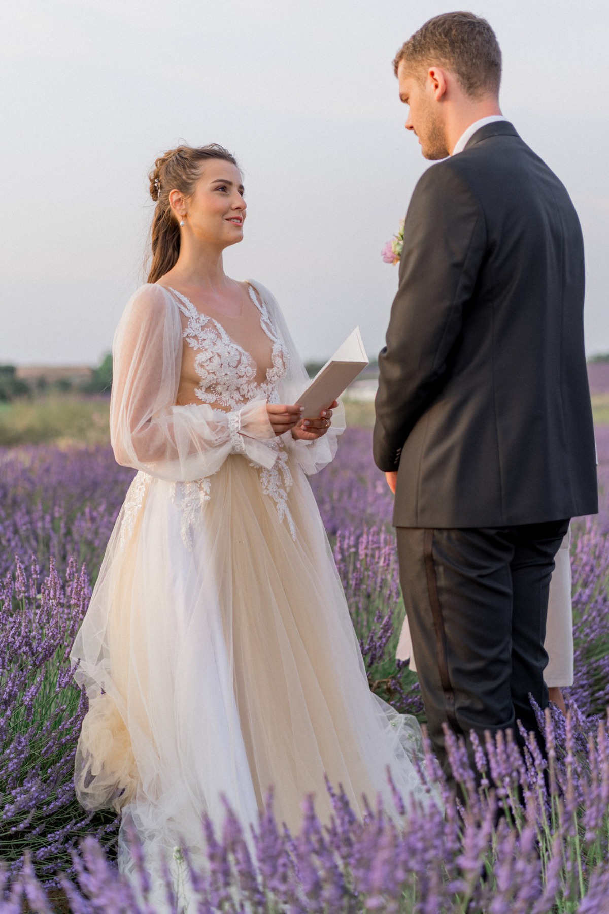 a-love-story-to-remember-purple-elopement-at-the-lavender-fields-of-provence-47