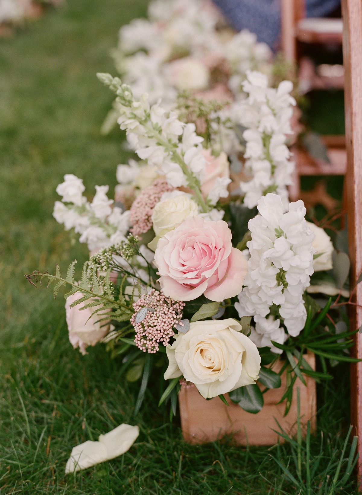 pink and cream flower arrangements