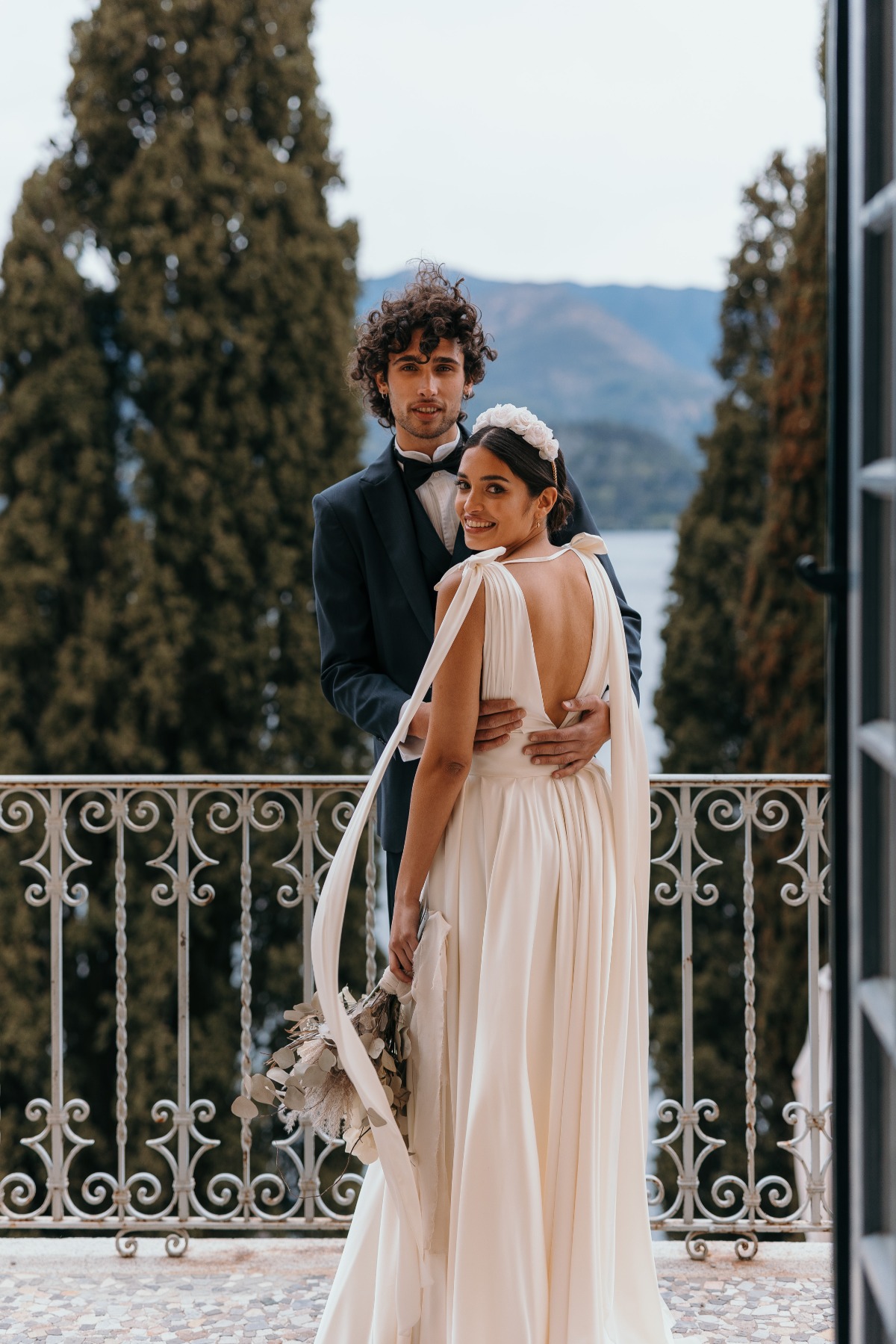 Romantic Italian wedding couple 