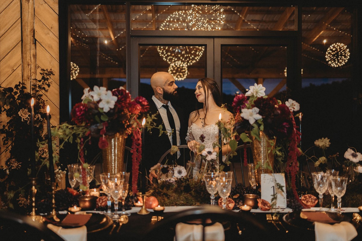 kimberly-archambault-photography-halloween-inspired-wedding-at-an-elderberry-farm-in-quebec-126