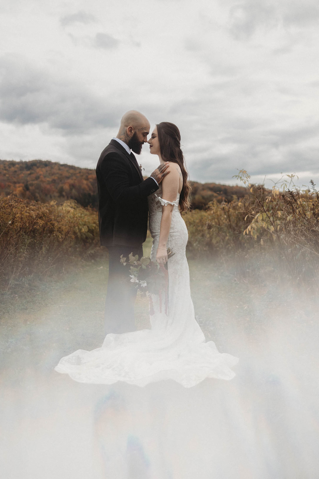 kimberly-archambault-photography-halloween-inspired-wedding-at-an-elderberry-farm-in-quebec-47