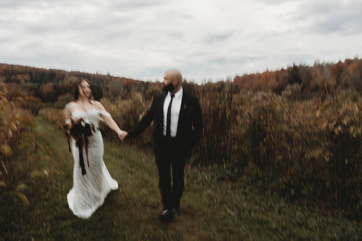 kimberly-archambault-photography-halloween-inspired-wedding-at-an-elderberry-farm-in-quebec-50