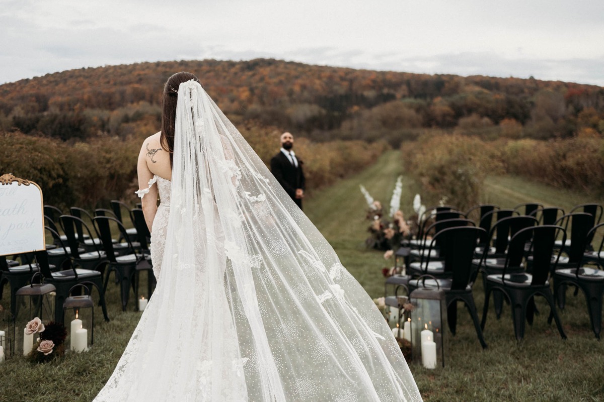 kimberly-archambault-photography-halloween-inspired-wedding-at-an-elderberry-farm-in-quebec-61