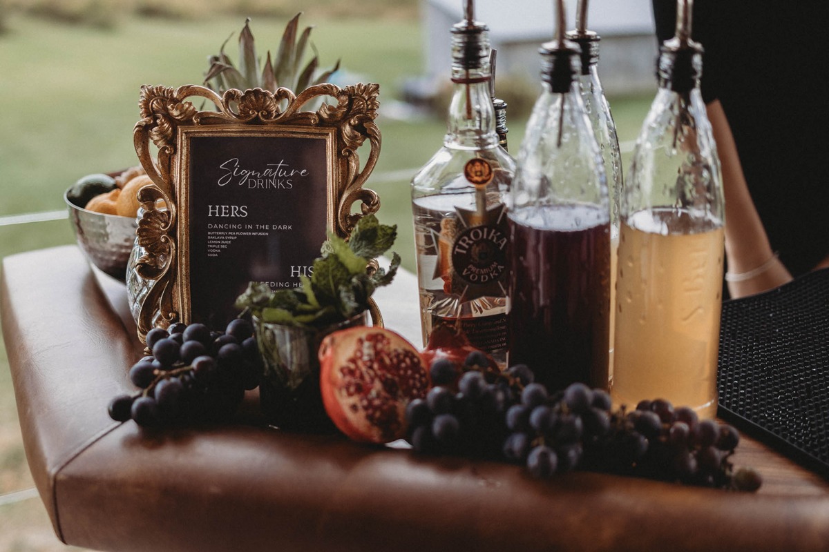 kimberly-archambault-photography-halloween-inspired-wedding-at-an-elderberry-farm-in-quebec-90