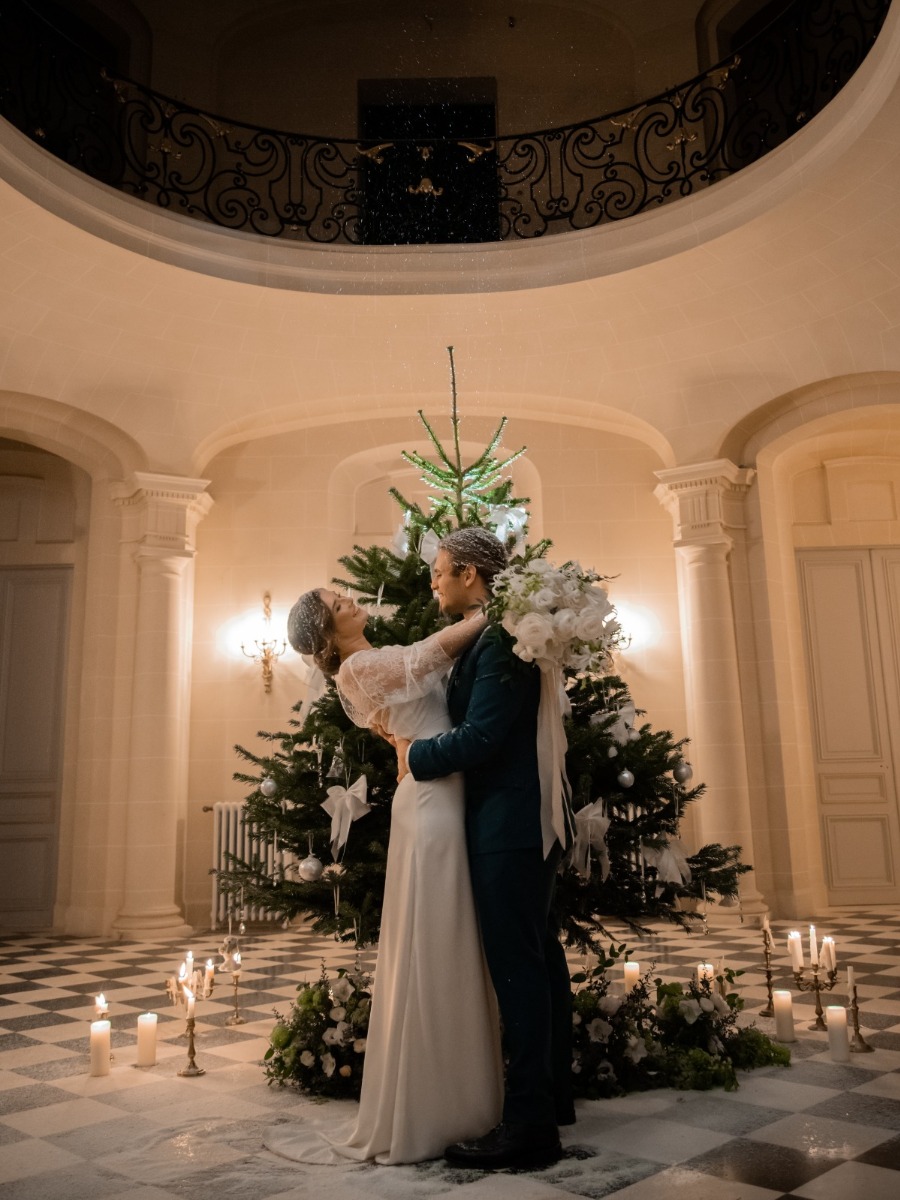 A winter white Christmas wedding at Chateau de Nainville-les-Roches