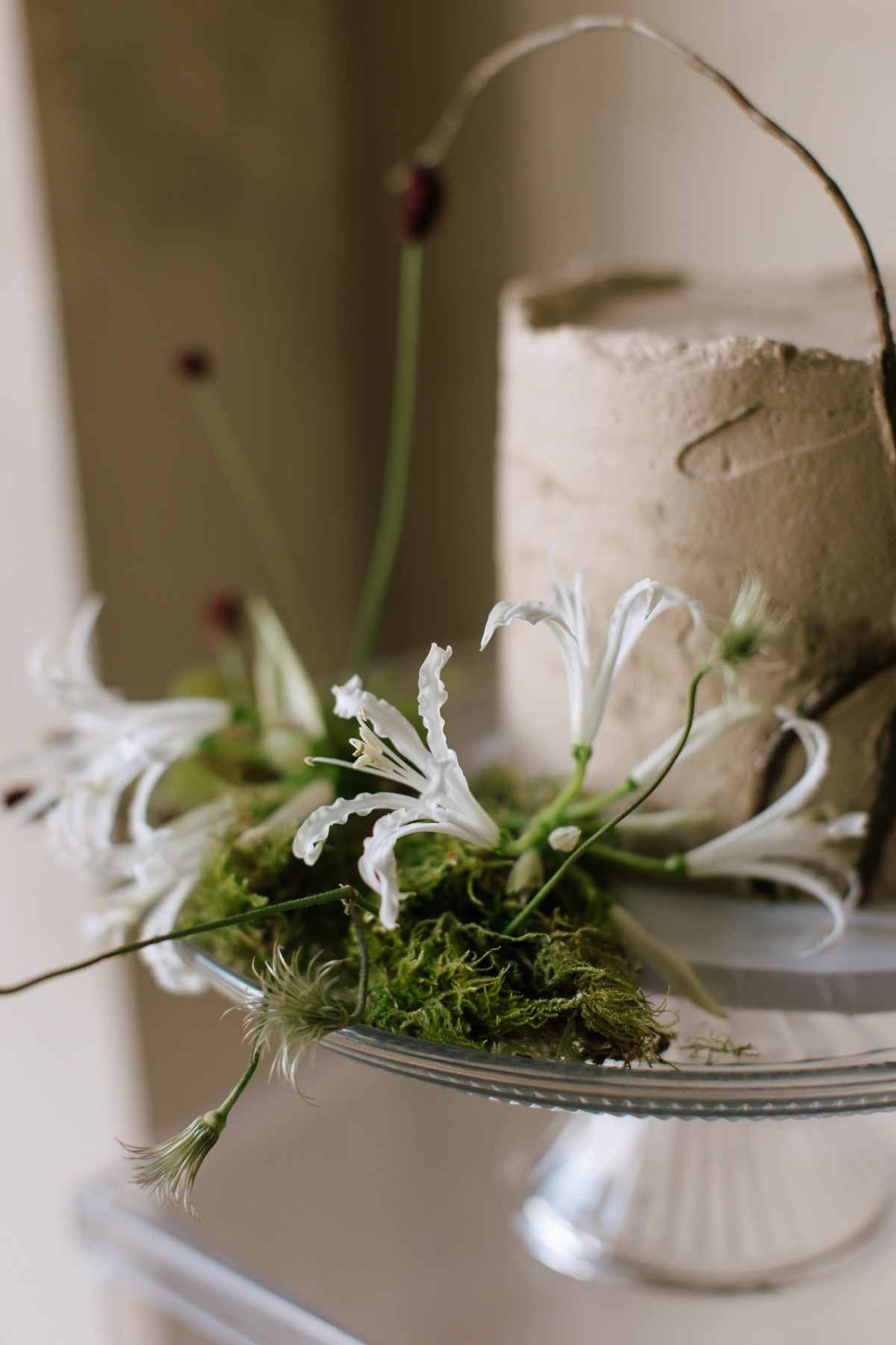Whimsical and modern Japanese inspired floral cake details