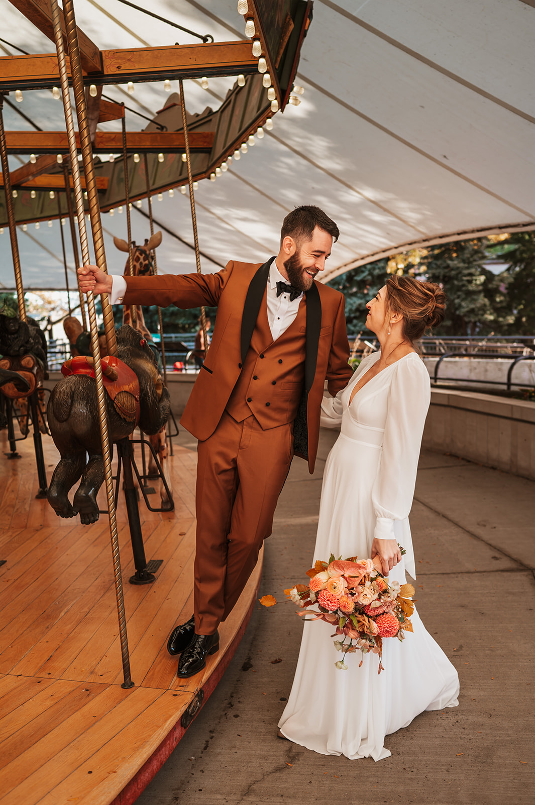 wedding portraits at a zoo