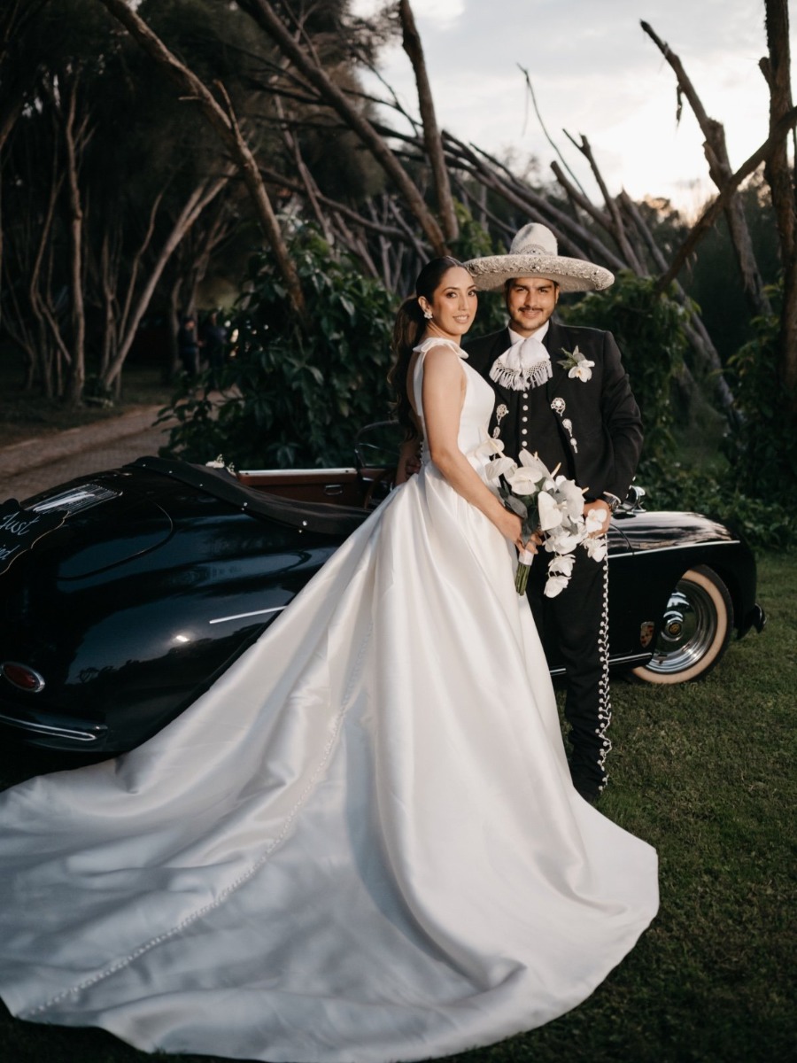 A traditional Mexican wedding overflowing with lush tropical florals