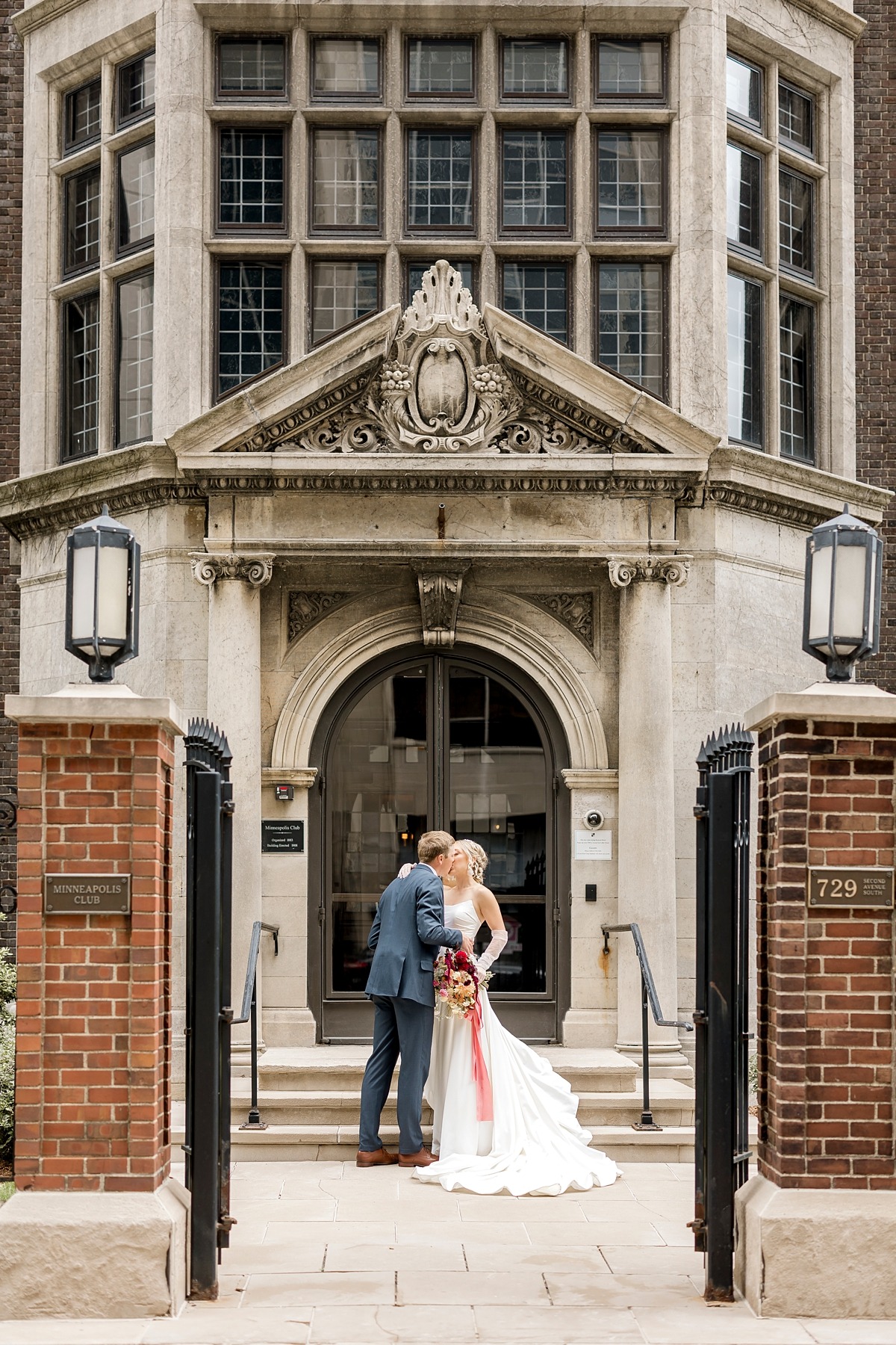 minneapolis-club-wedding-edwardian-spring-alexandra-robyn-photo_0010