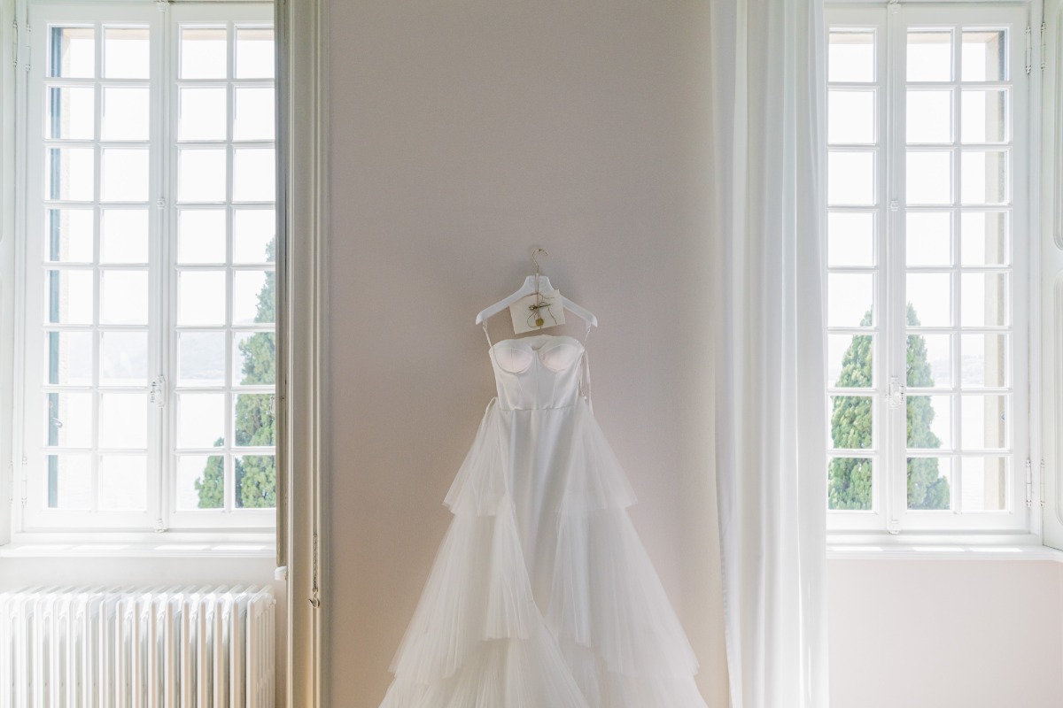 wedding dress photo at mansion