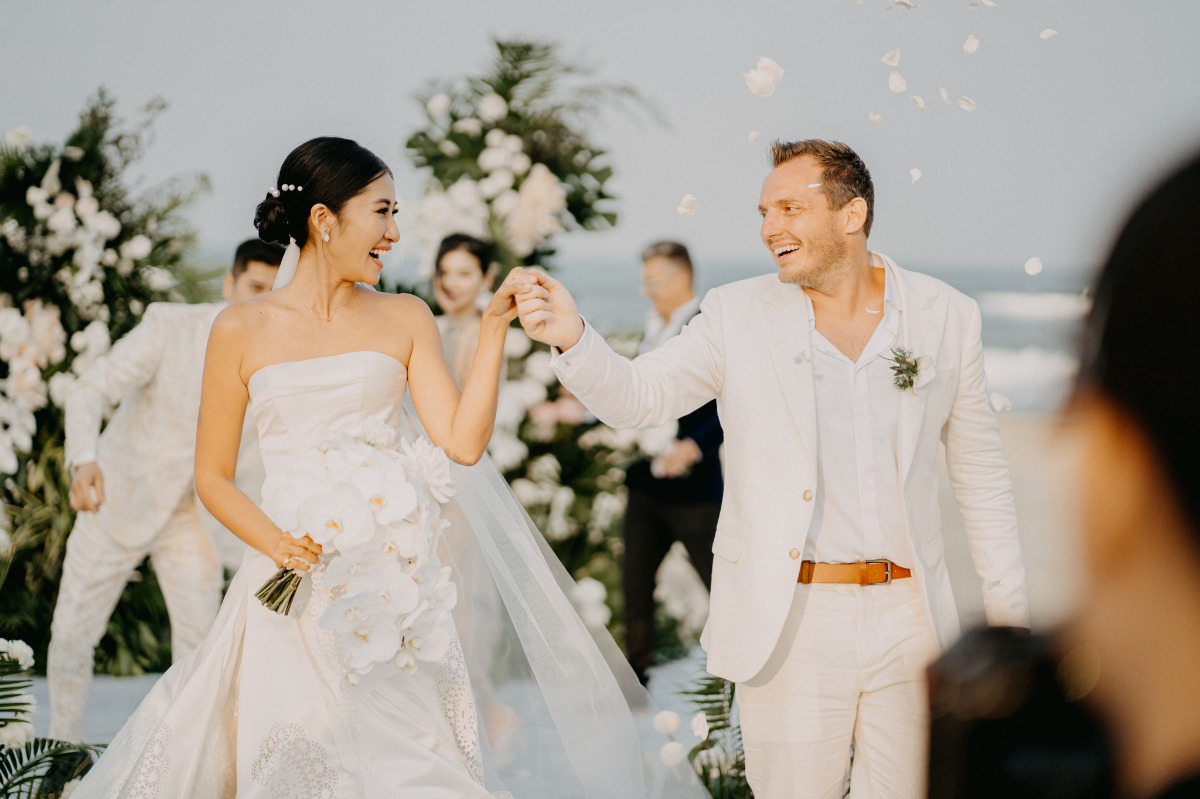 beach ceremony with orchids in vietnam