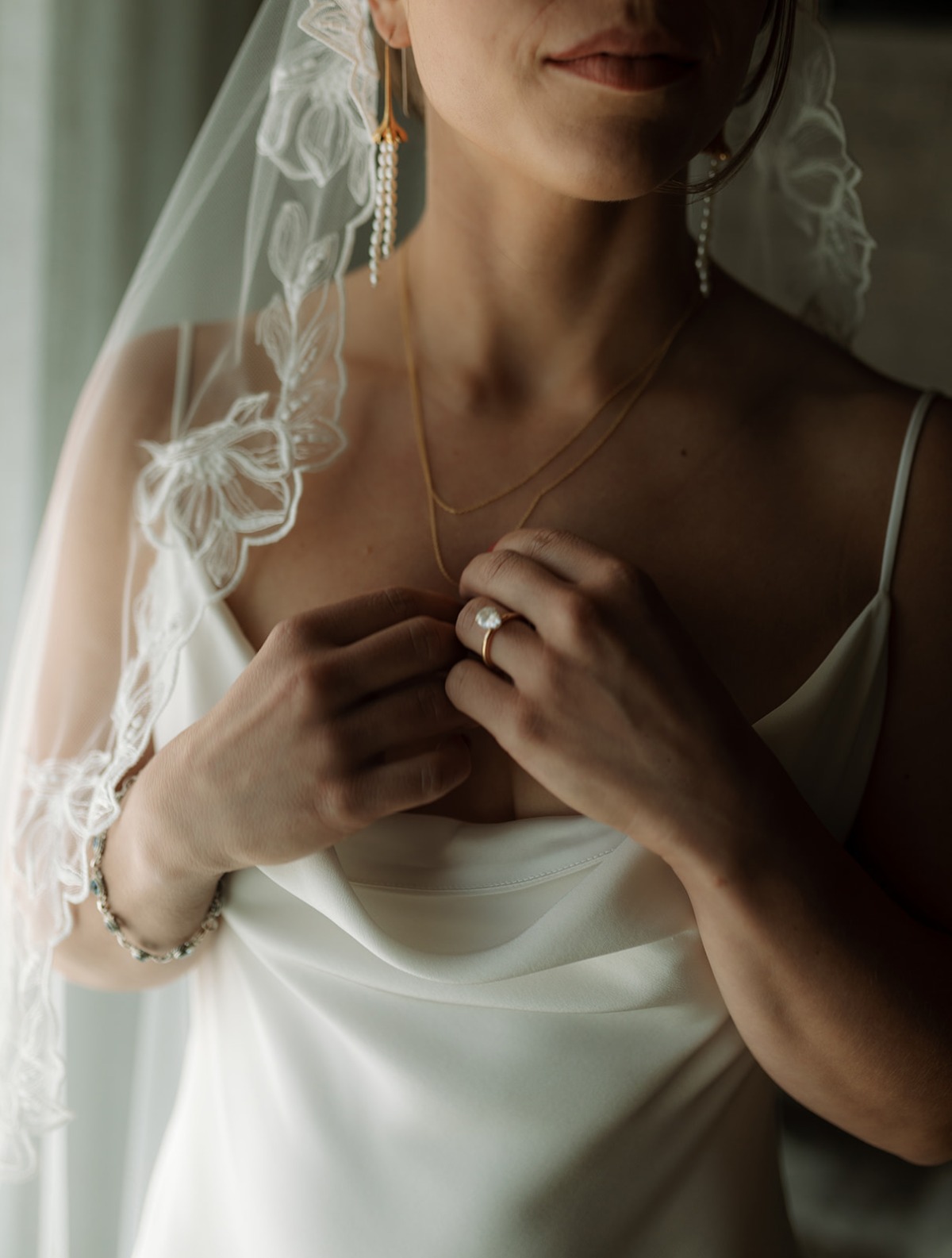 simple gold bridal jewelry