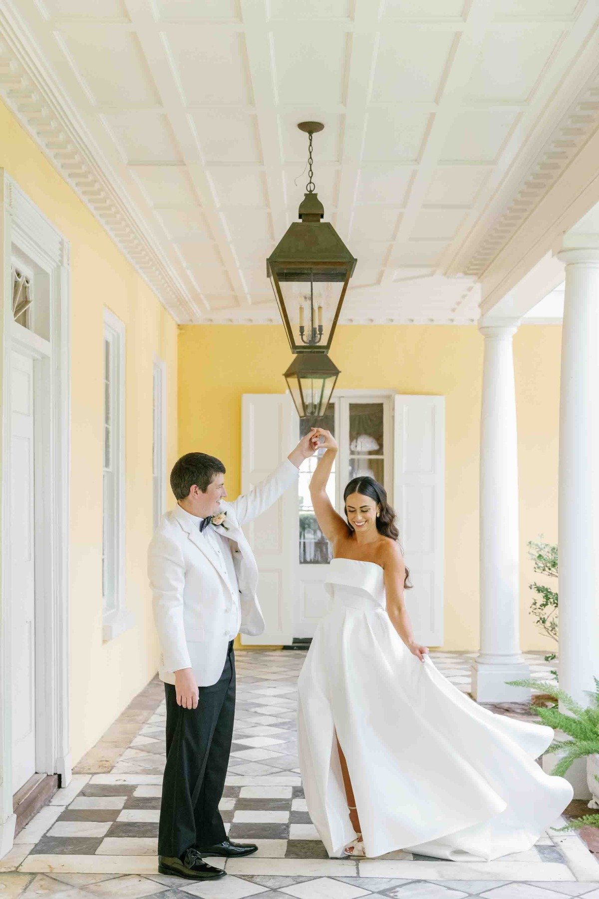 Bride in modern sleeveless Justin Alexander wedding gown