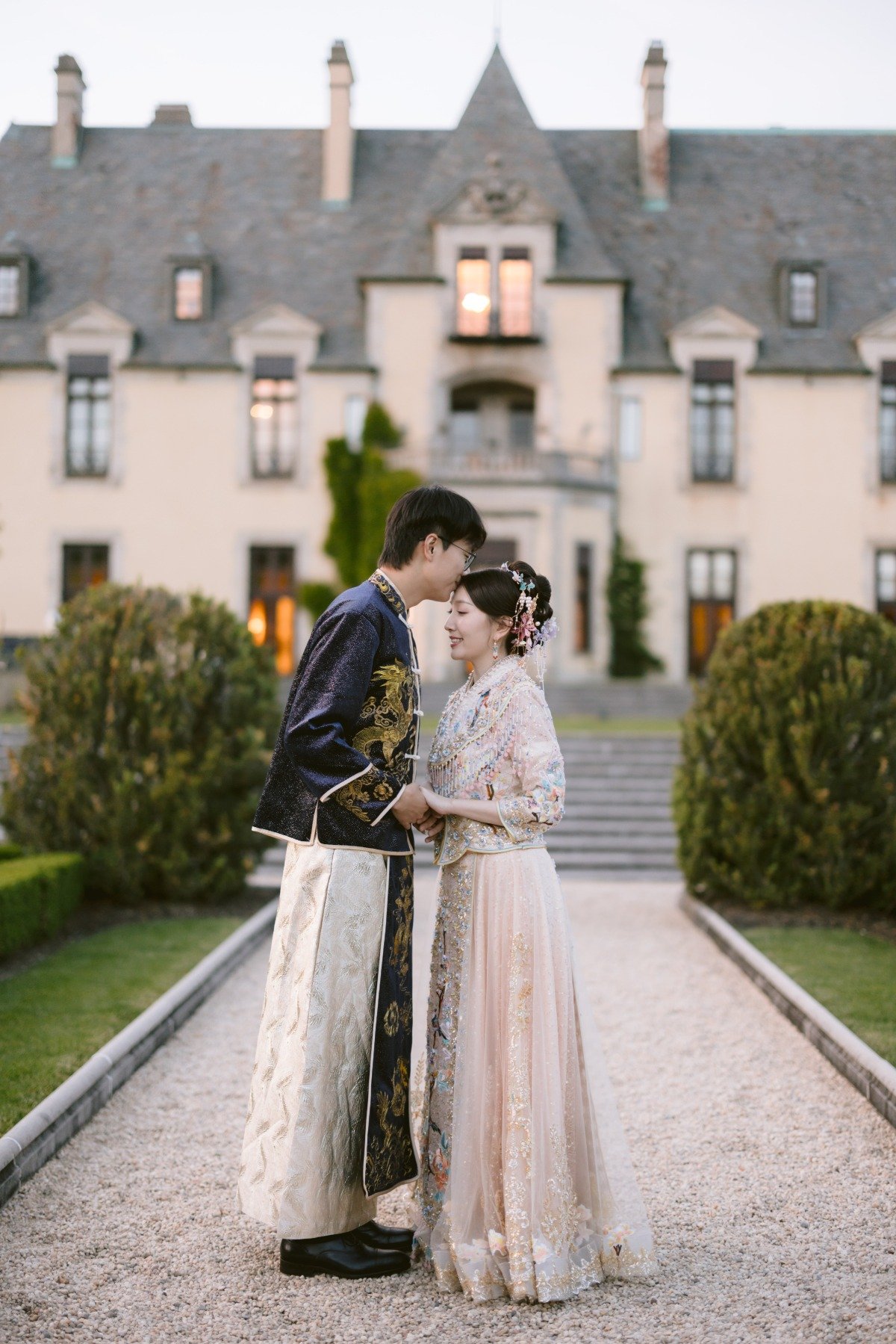 couples chinese tea ceremony portrait