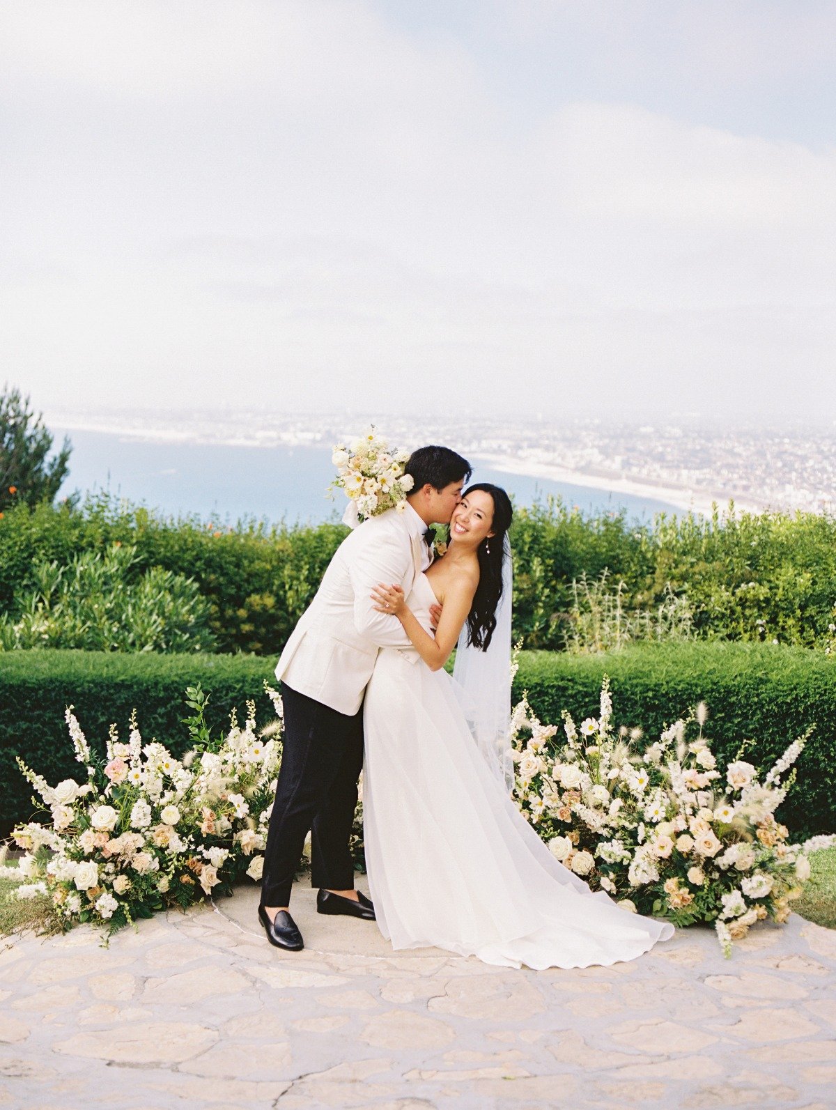 socal hillside wedding with la in the background