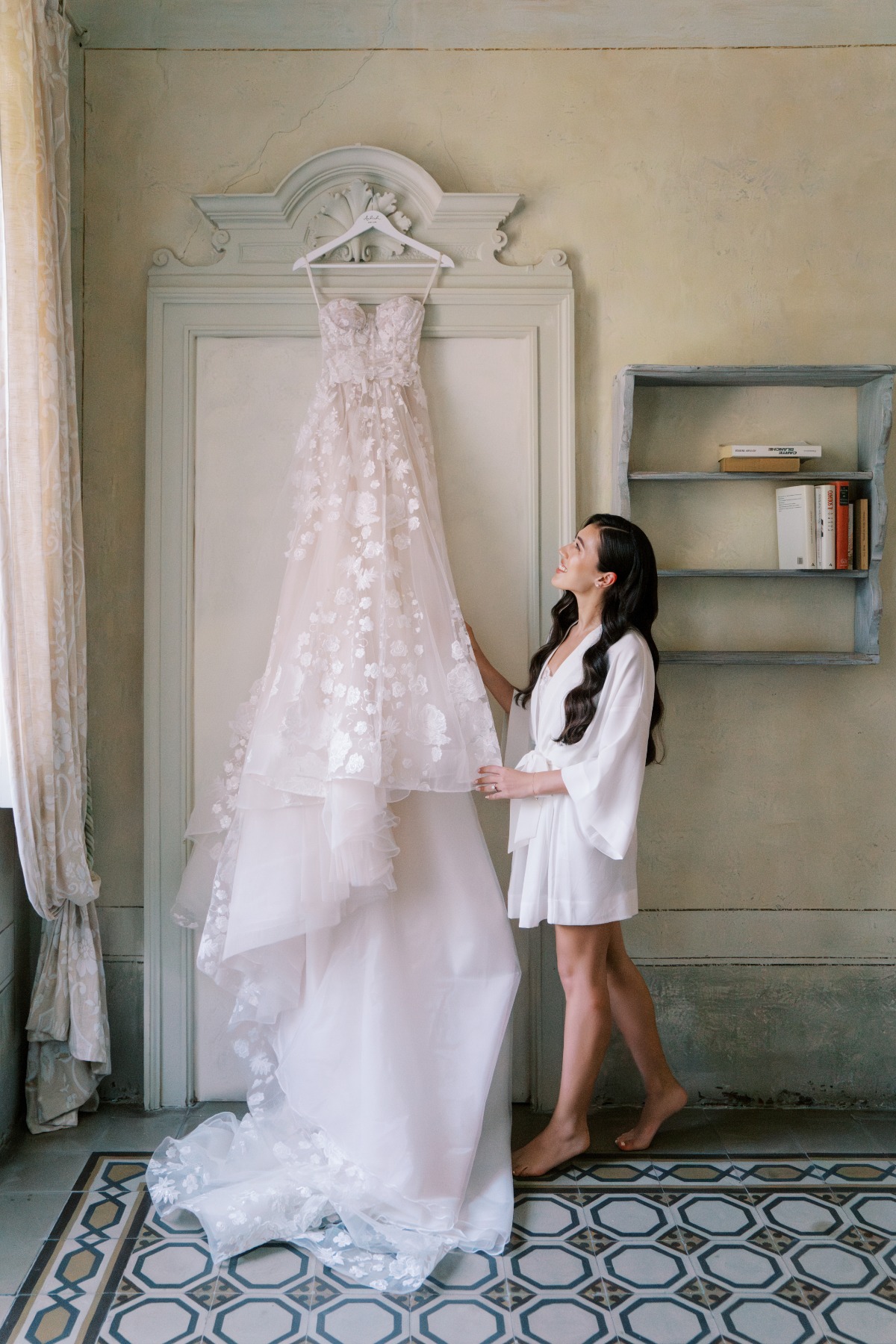 bride getting ready at villa 