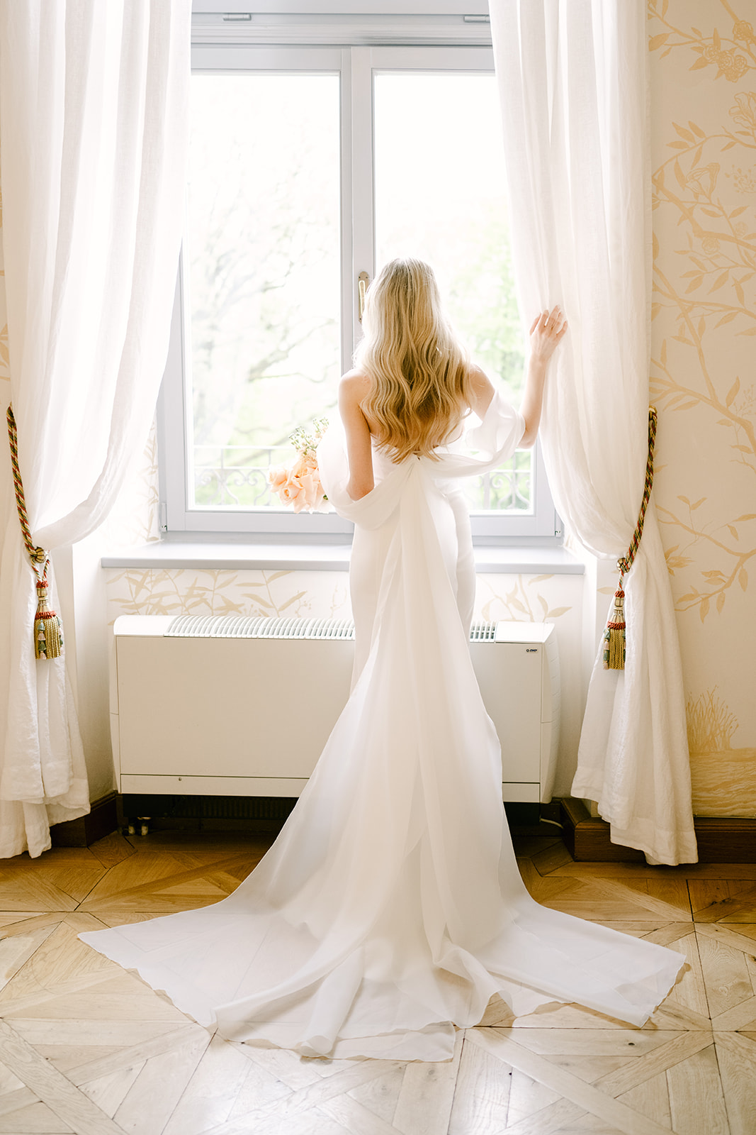 bow back wedding dress