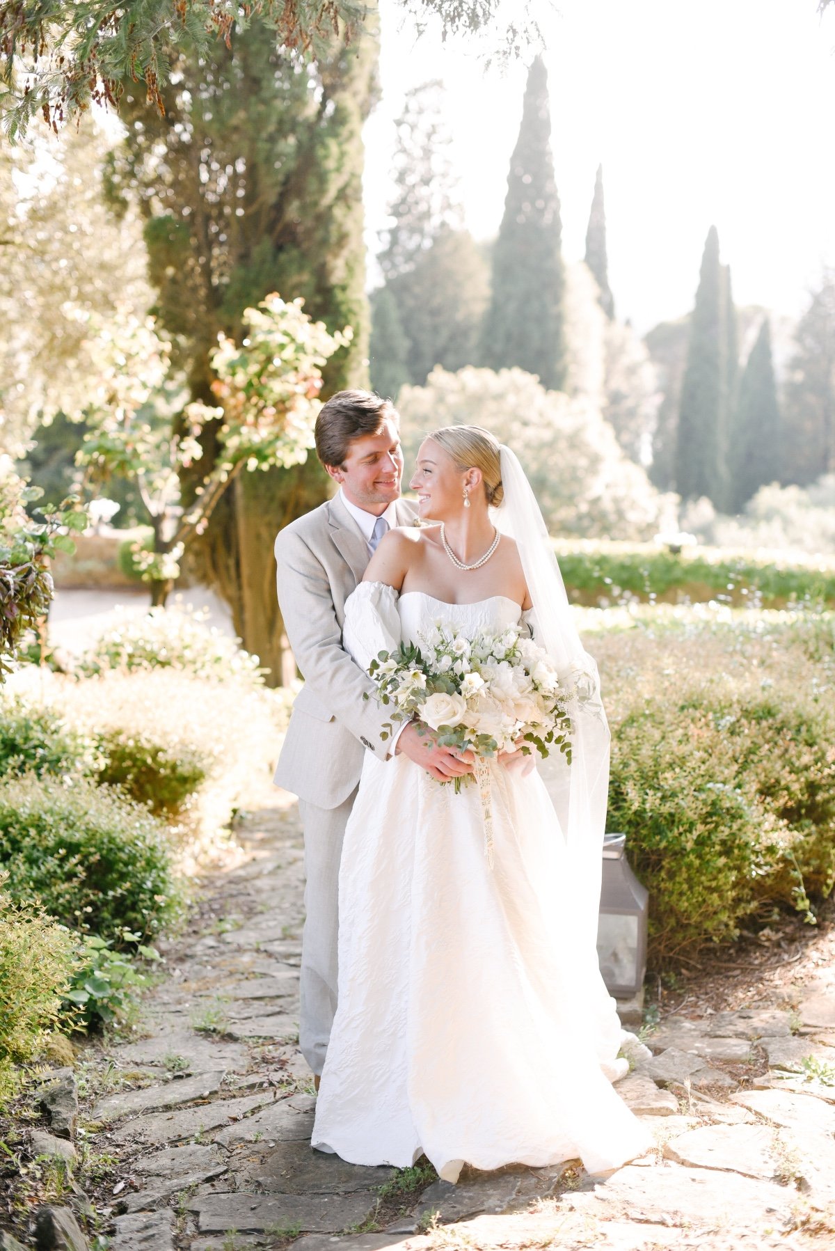 wedding dress with detachable puff sleeves