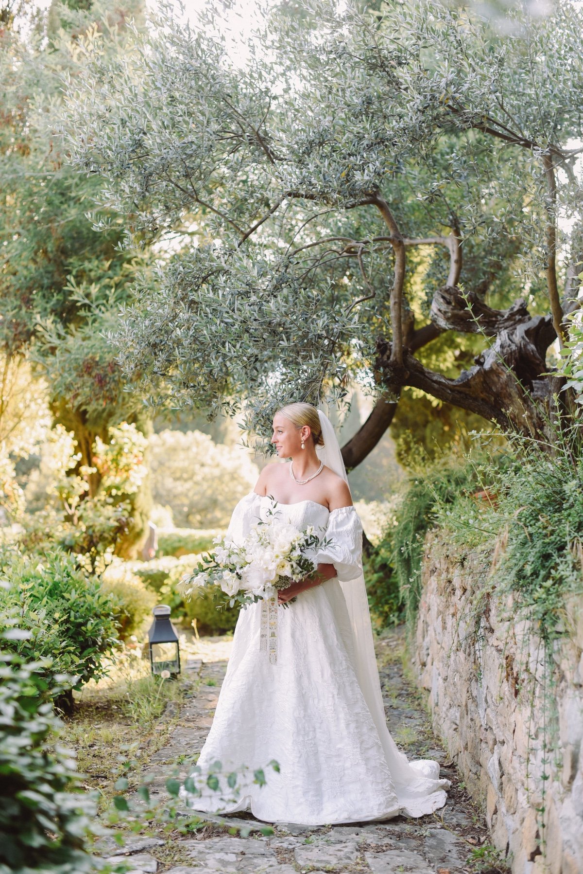 puff-sleeve wedding dress