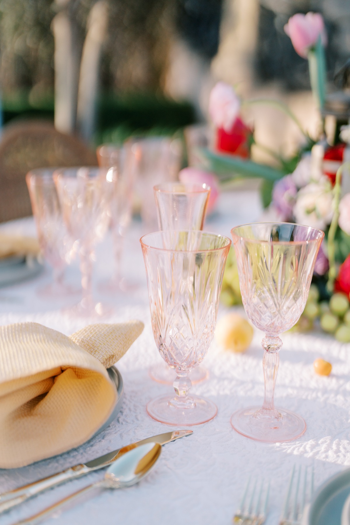 Pink wedding goblets for chic modern wedding reception 