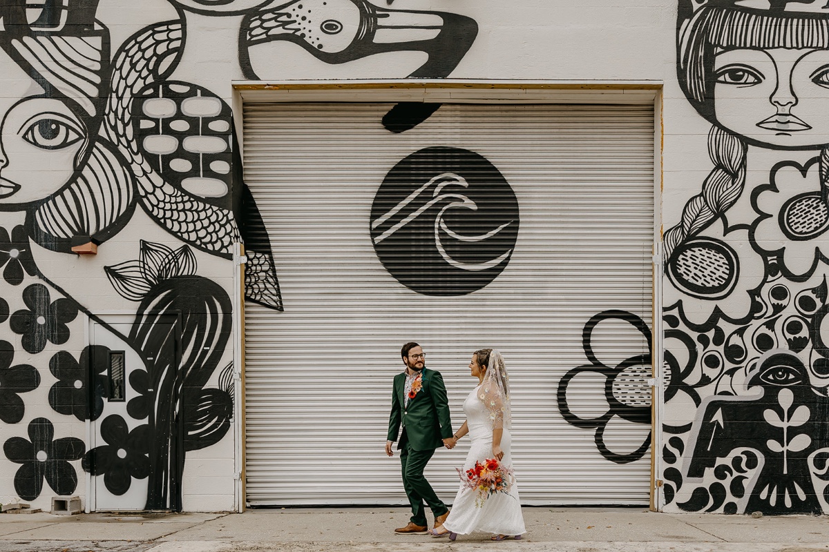 bride and groom mural wedding photography ideas