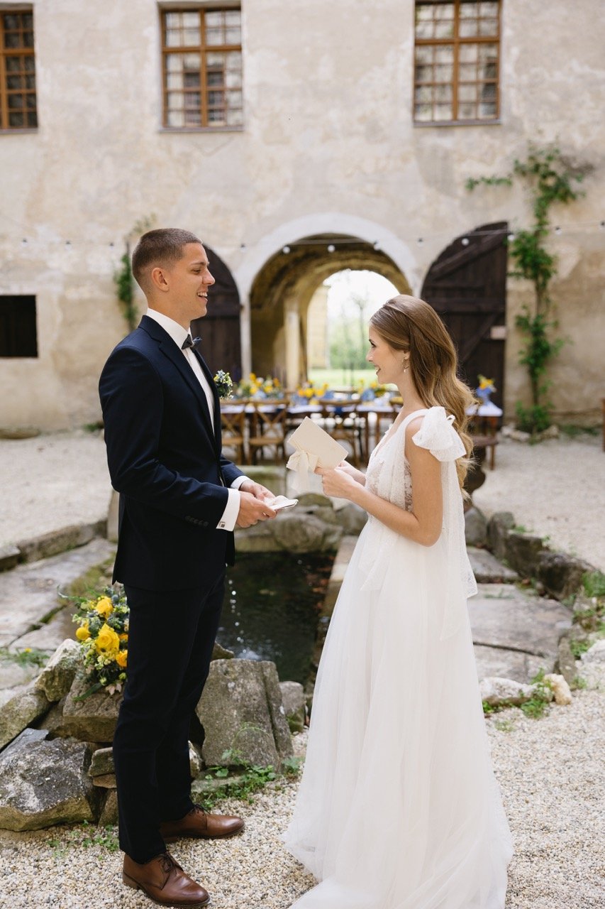 courtyard wedding ceremony