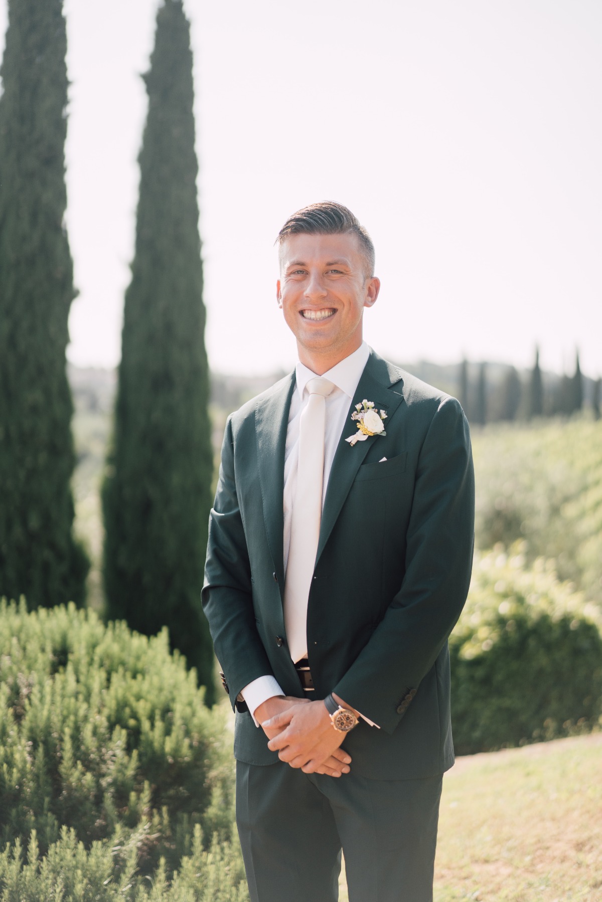 boutonniere with mini daisies