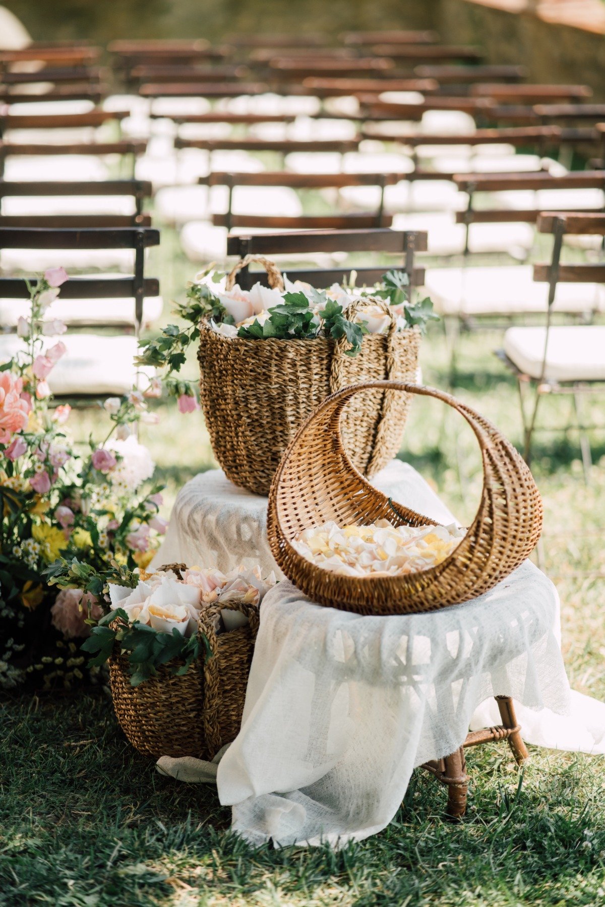 baskets for wedding ceremony favors