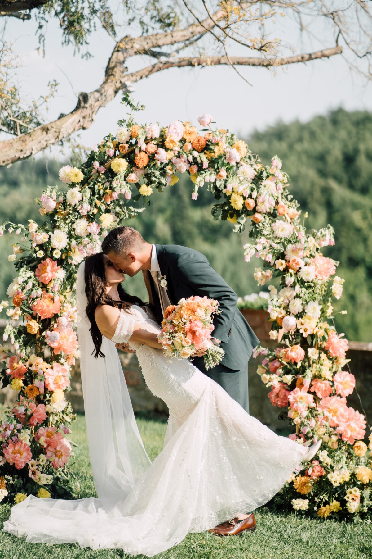 peach sunset wedding flowers