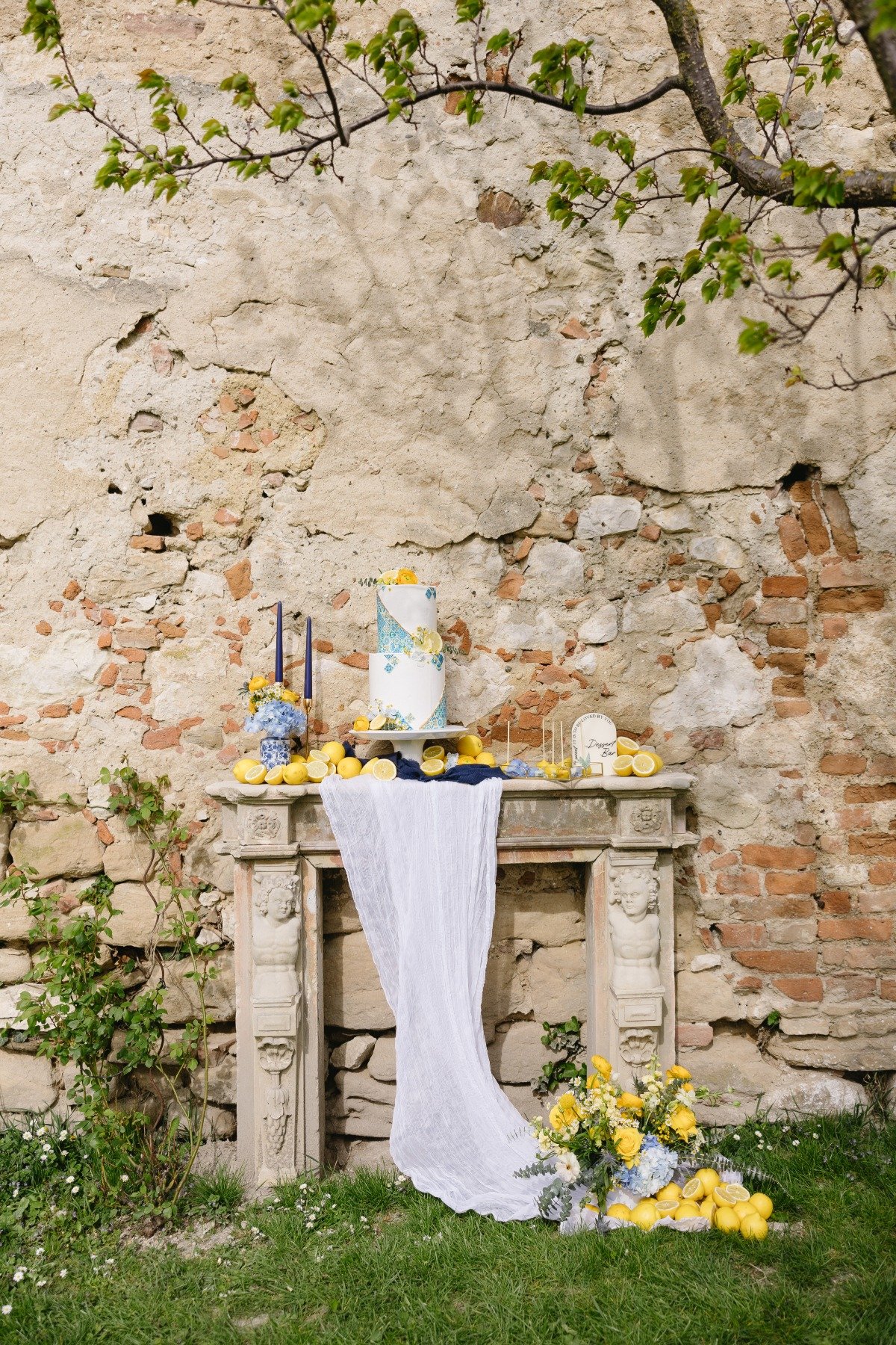 citrus-inspired wedding cake