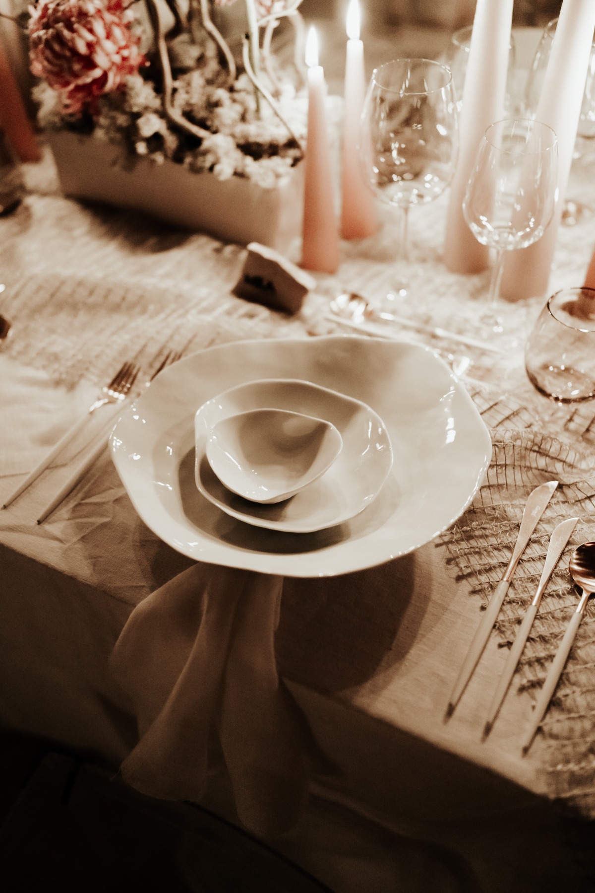 wavy edged place settings