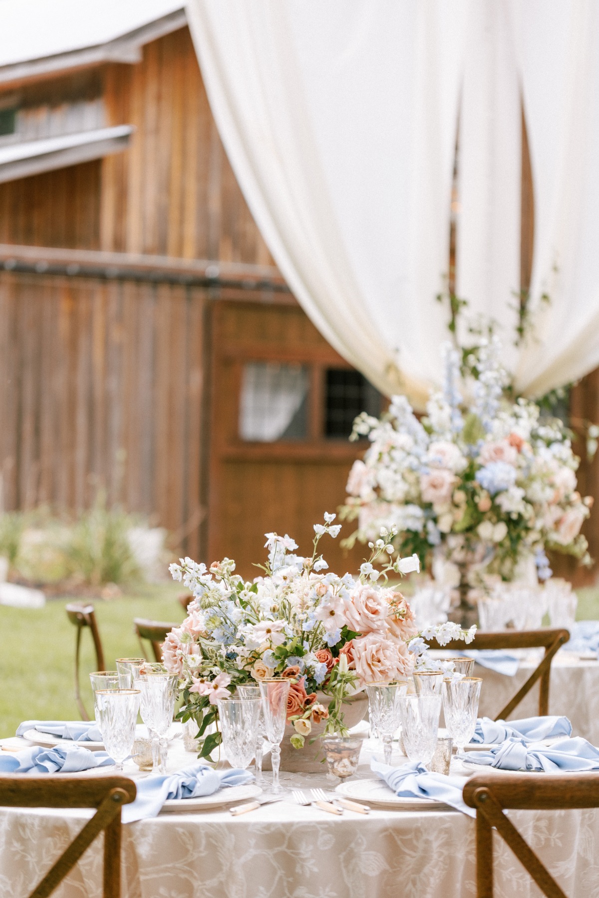 pastel floral arrangements for outdoor wedding