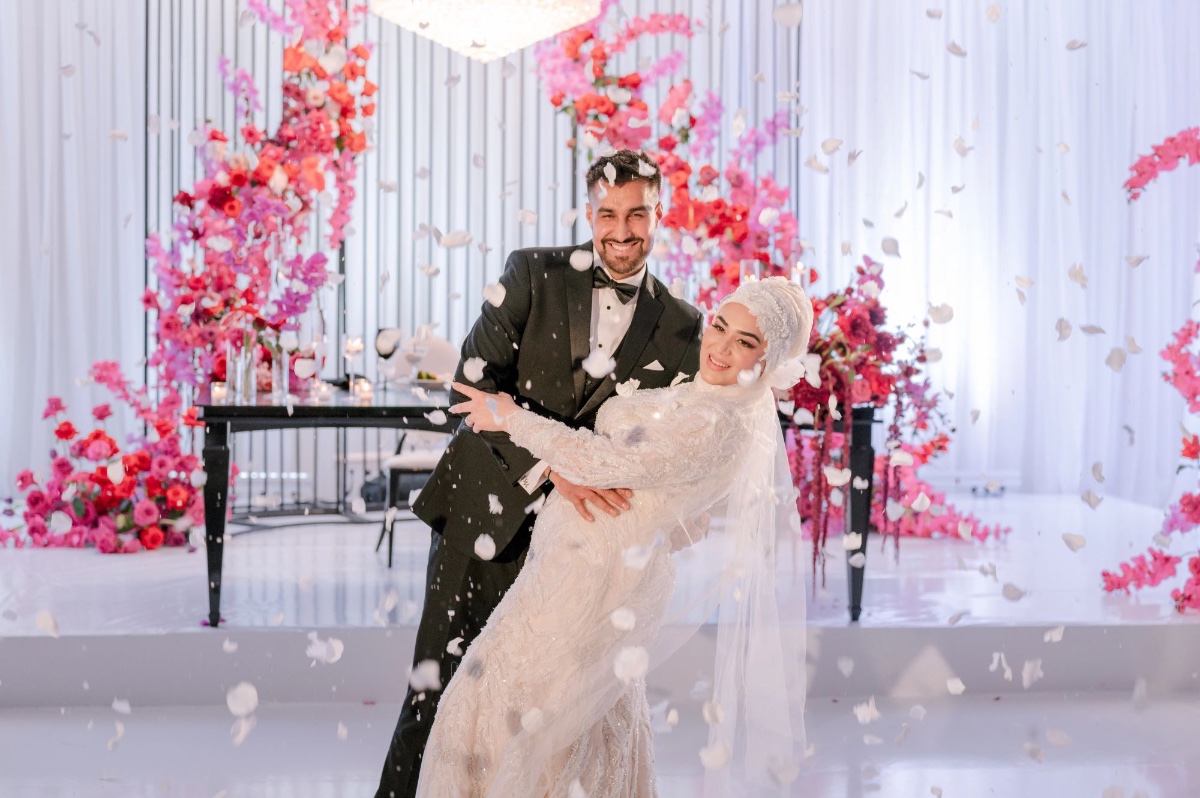 flower petal confetti during first dance