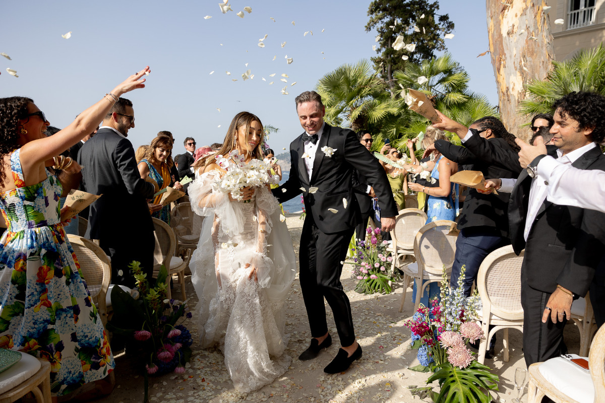 white rose petals for wedding ceremony