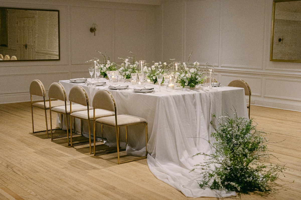 white and greenery micro-wedding banquet table