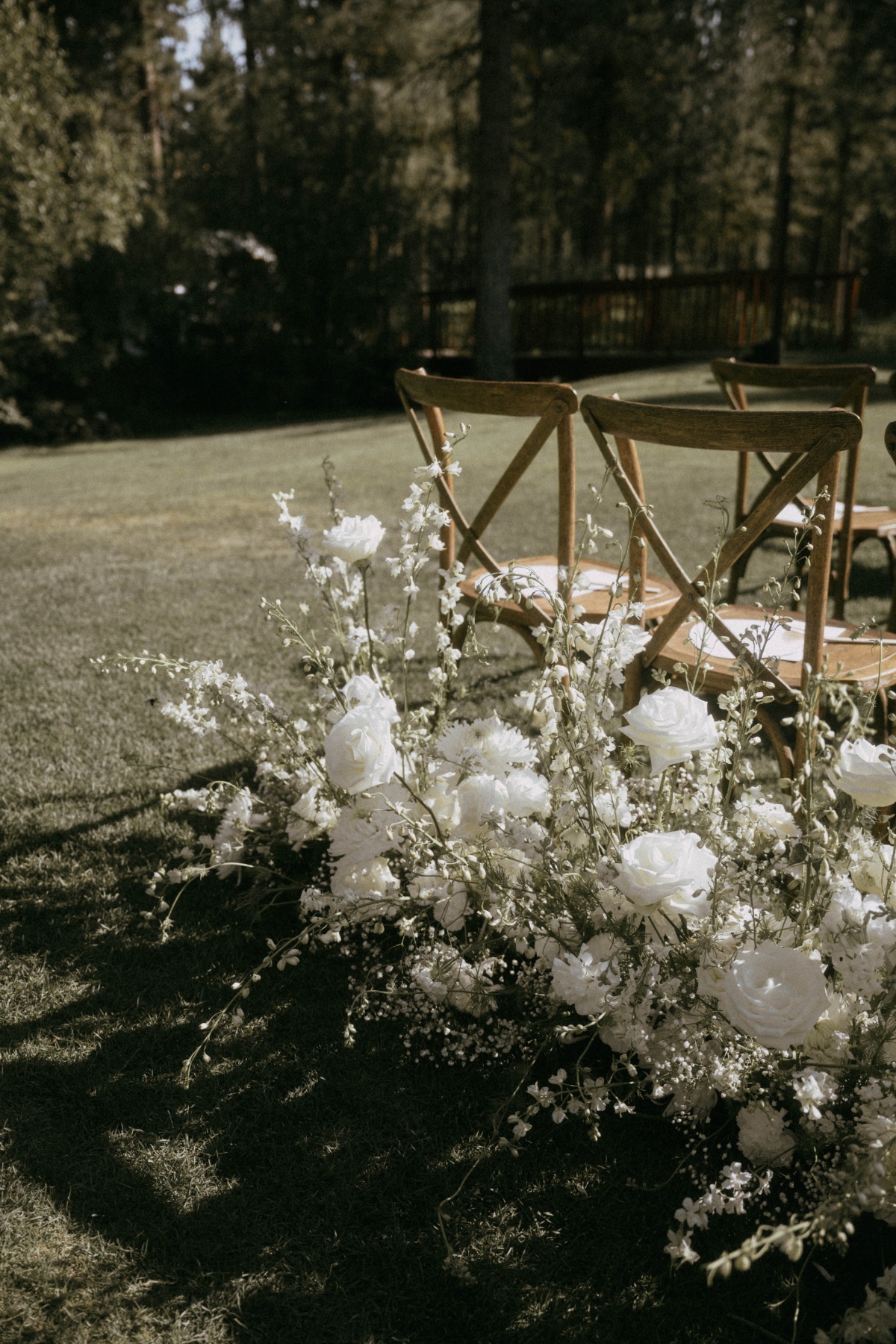 white wedding ceremony floral arrangments