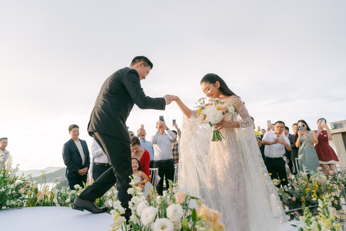 stunning outdoor wedding ceremony