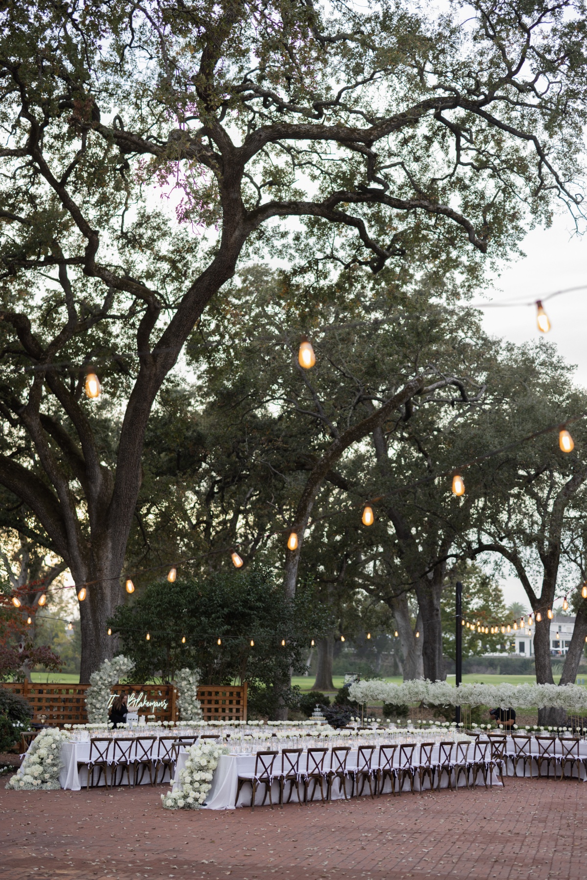 white rose and baby's breath wedding reception ideas