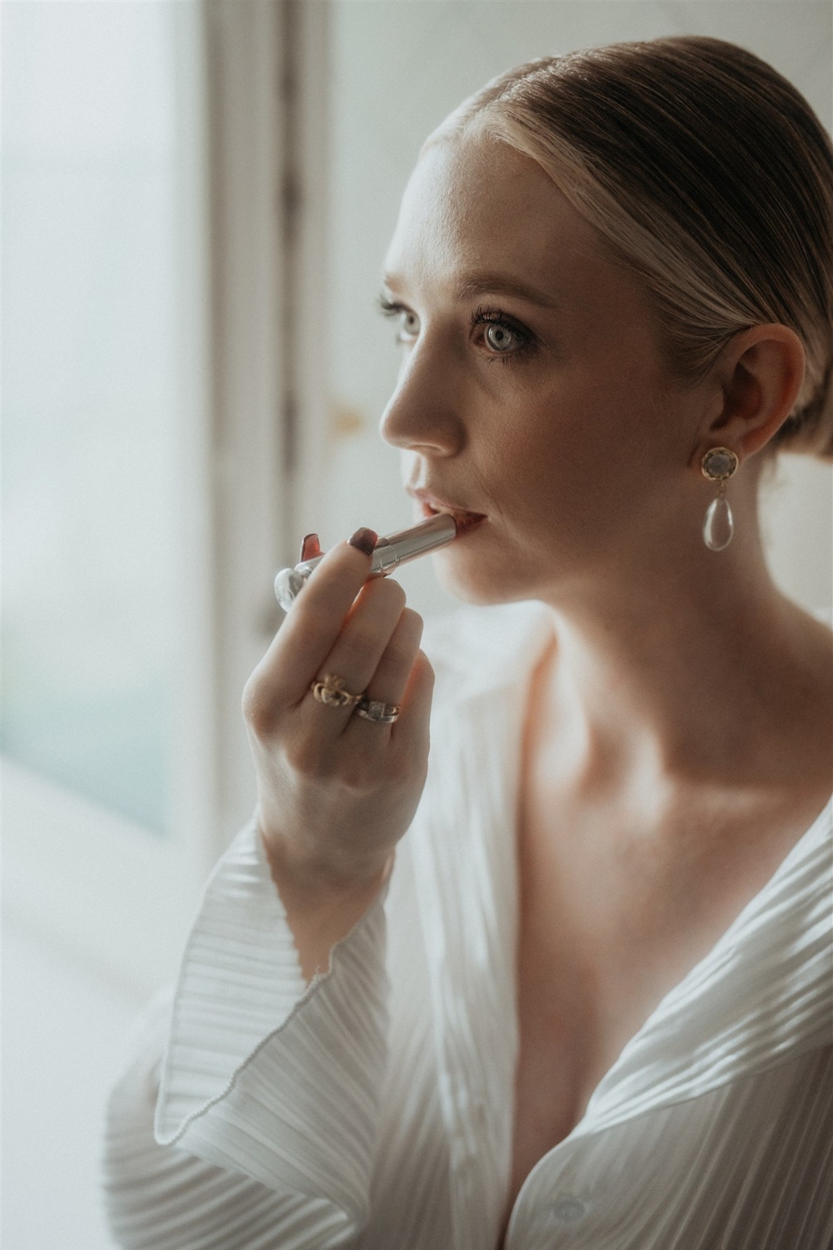 bride getting ready photography ideas