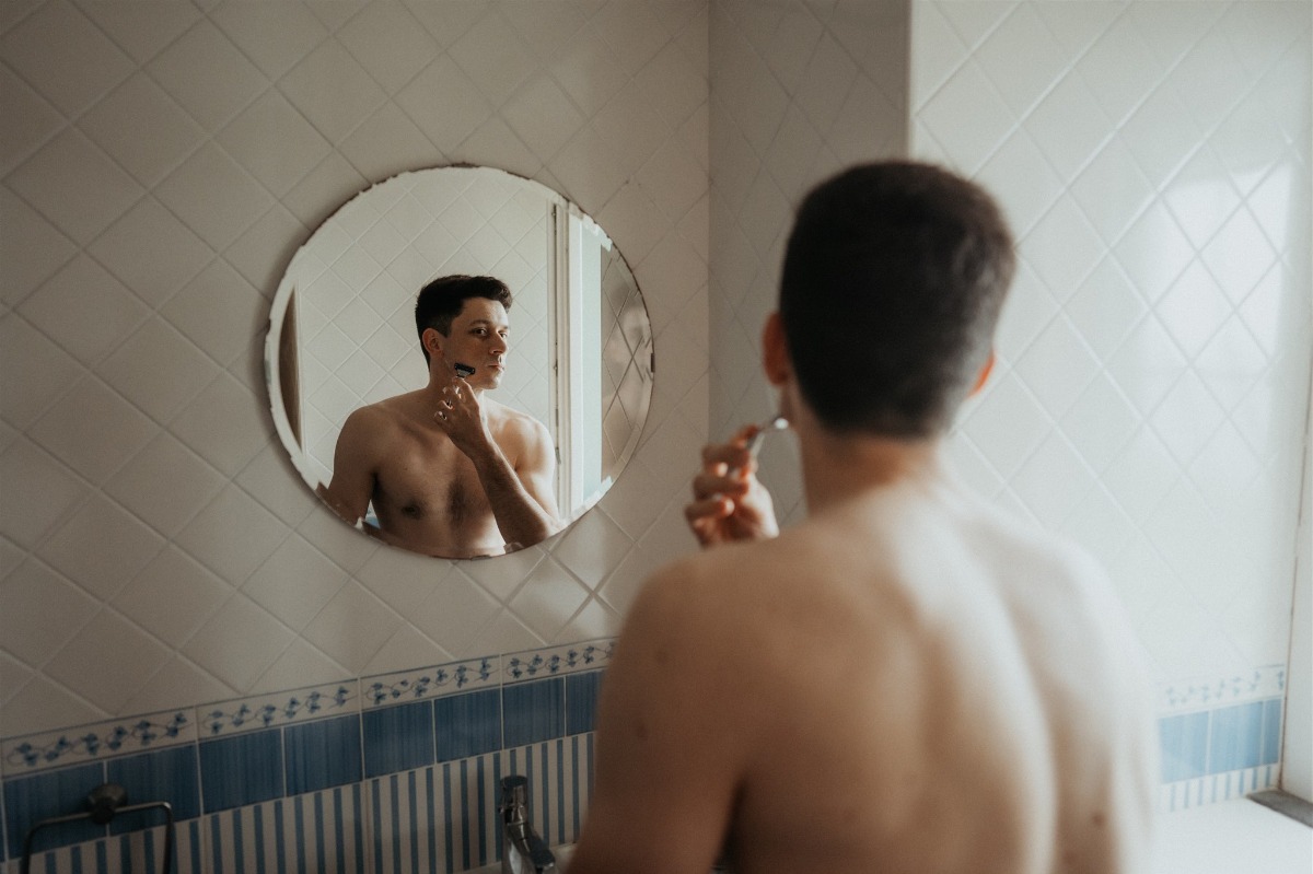 groom getting ready photography ideas