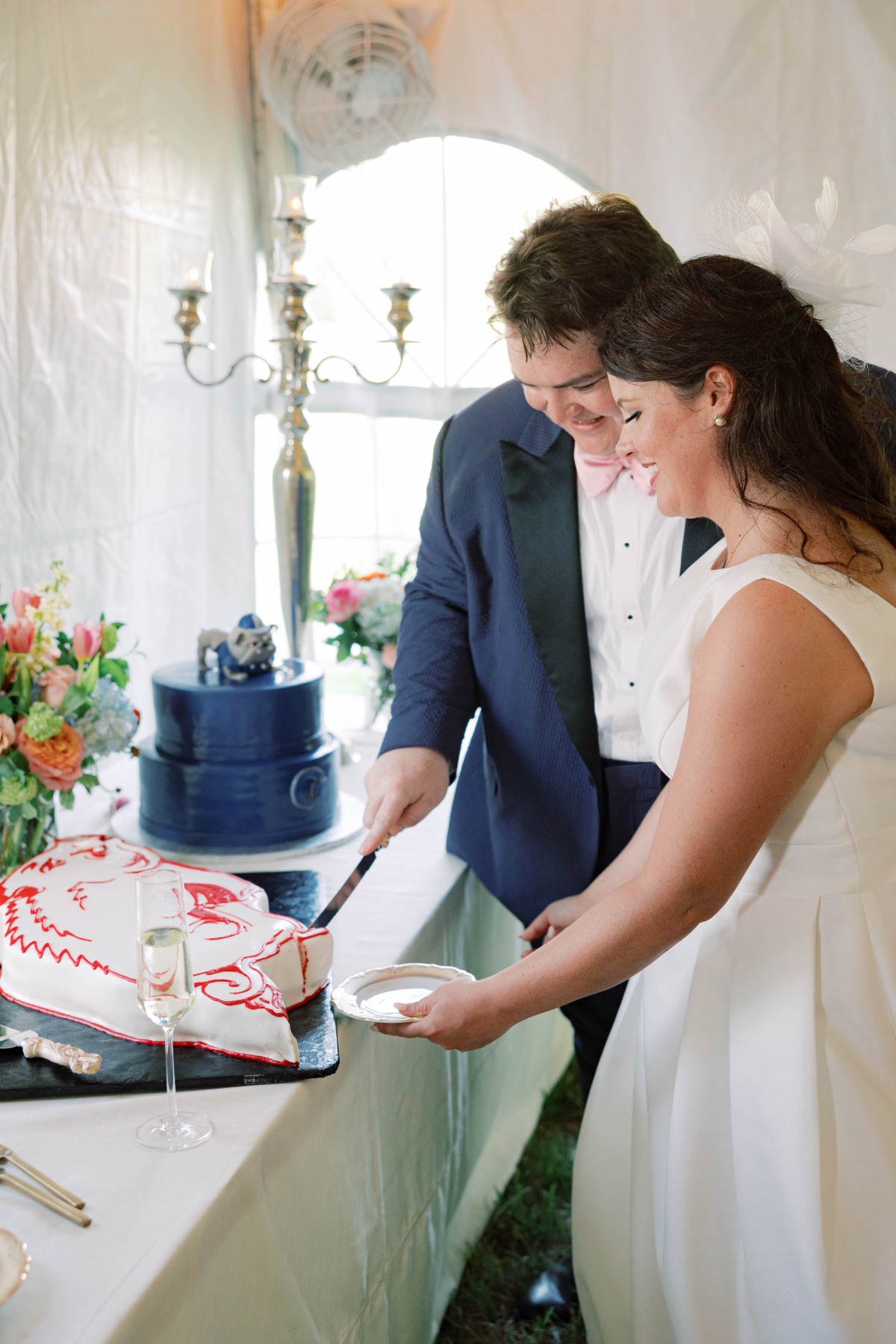 college-themed wedding cake