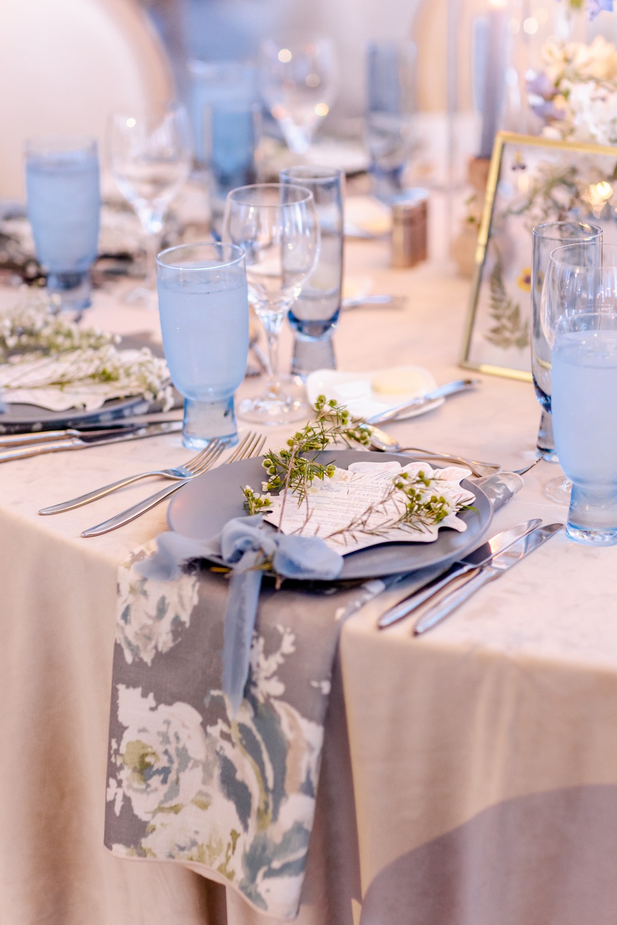 blue and white wedding table ideas