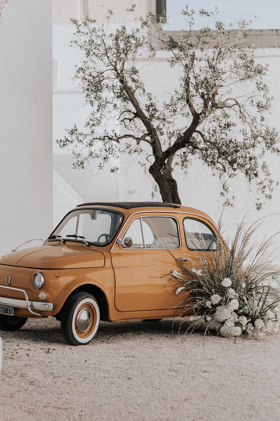 vintage car rental for wedding in italy