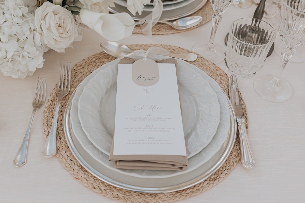 neutral place setting idea for wedding