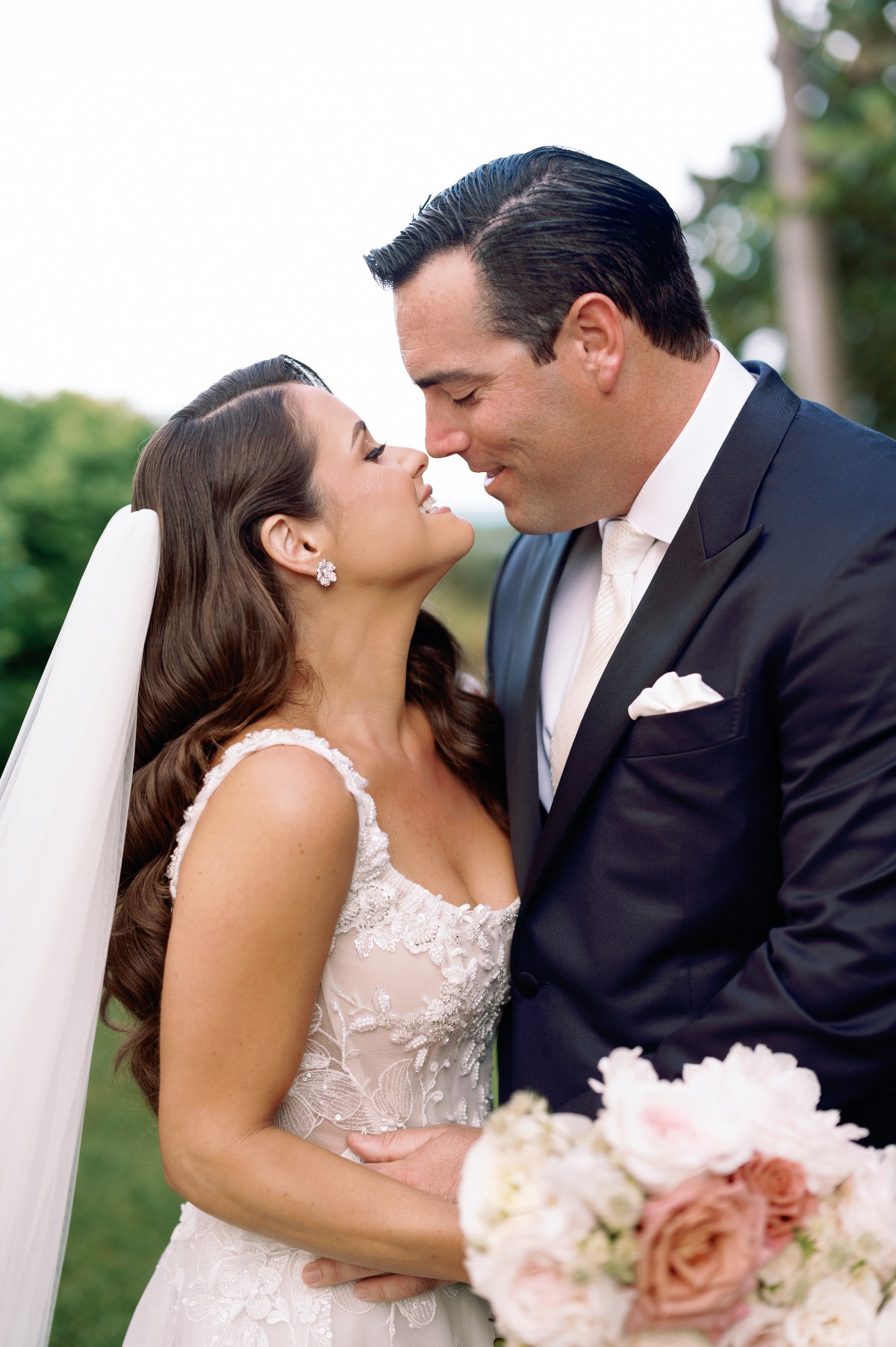 bride with hollywood style waves