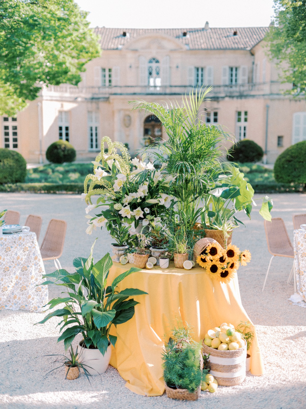 citrus wedding inspiration with sunflowers