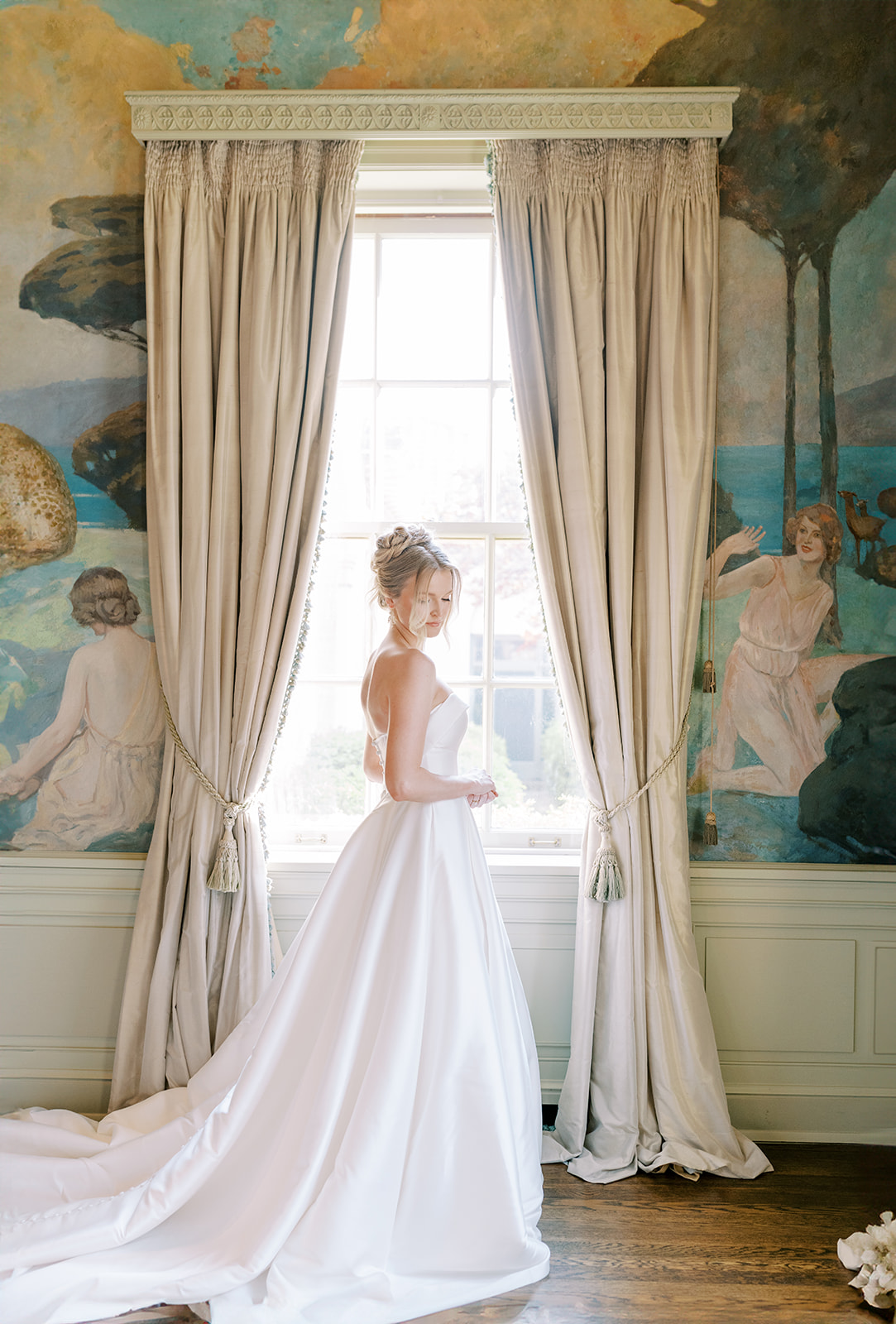 vintage estate with murals as bridal suite