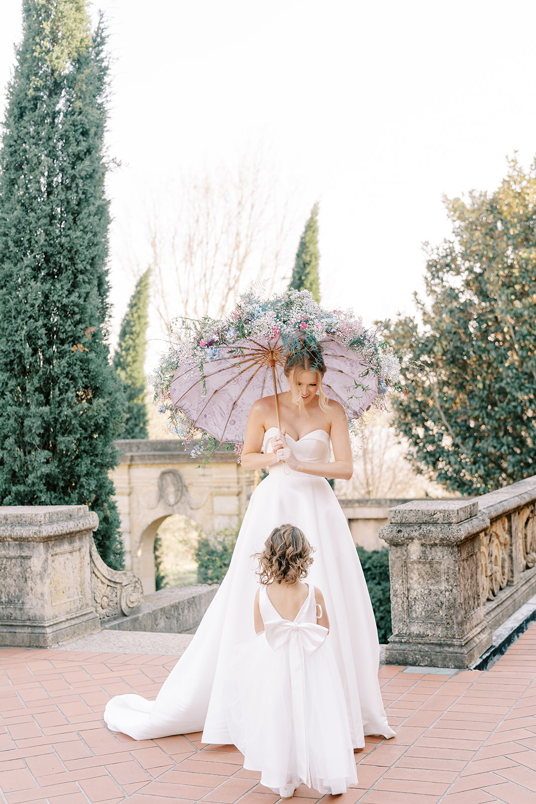 cute bride and flower girl photo ideas